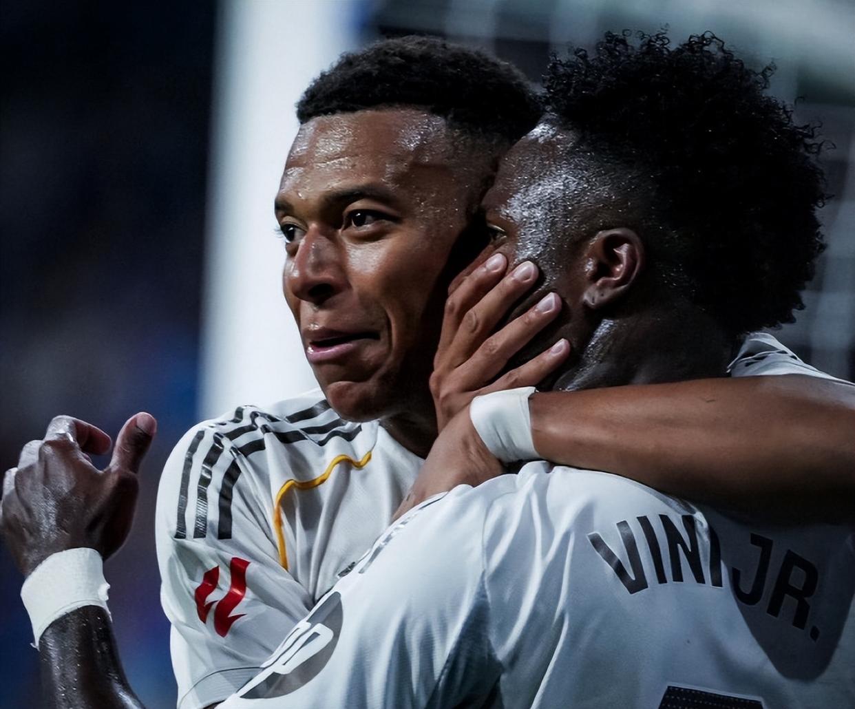 清晨欧冠焦点战;里昂强势反弹;话题不断;赛季目标并未改变的简单介绍 清晨欧冠焦点战;里昂强势反弹;话题不断;赛季目标并未改变的简单介绍