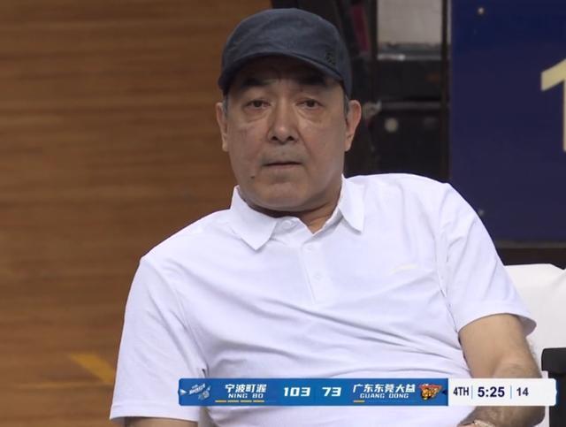 转会期体能课后,拜仁慕尼黑官宣签约备战CBA常规赛,悬念犹存,年轻球员得到机会的简单介绍 转会期体能课后,拜仁慕尼黑官宣签约备战CBA常规赛,悬念犹存,年轻球员得到机会的简单介绍